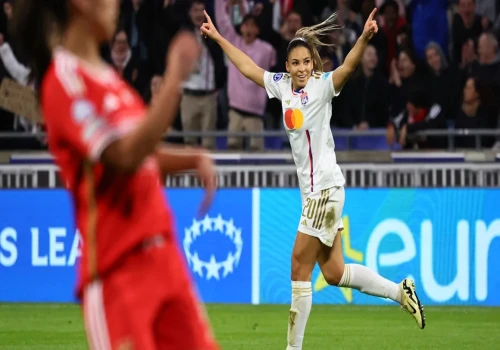 Chelsea and Lyon go to the semifinals of the Women's Champions League this year.
