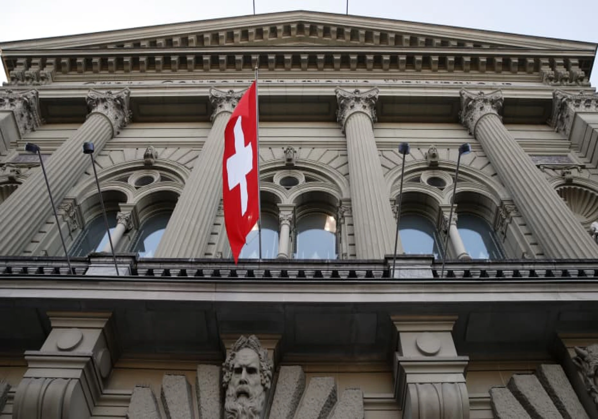Switzerland Cuts Rates in Surprise Move, First Among Major Economies