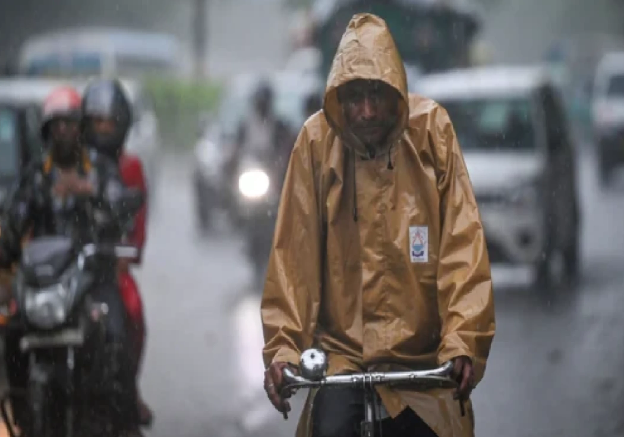 IMD Issues Red Alert for Delhi Amid Heavy Rain and Lightning for Three Hours IMD Issues Red Alert for Delhi Amid Heavy Rain and Lightning for Three Hours