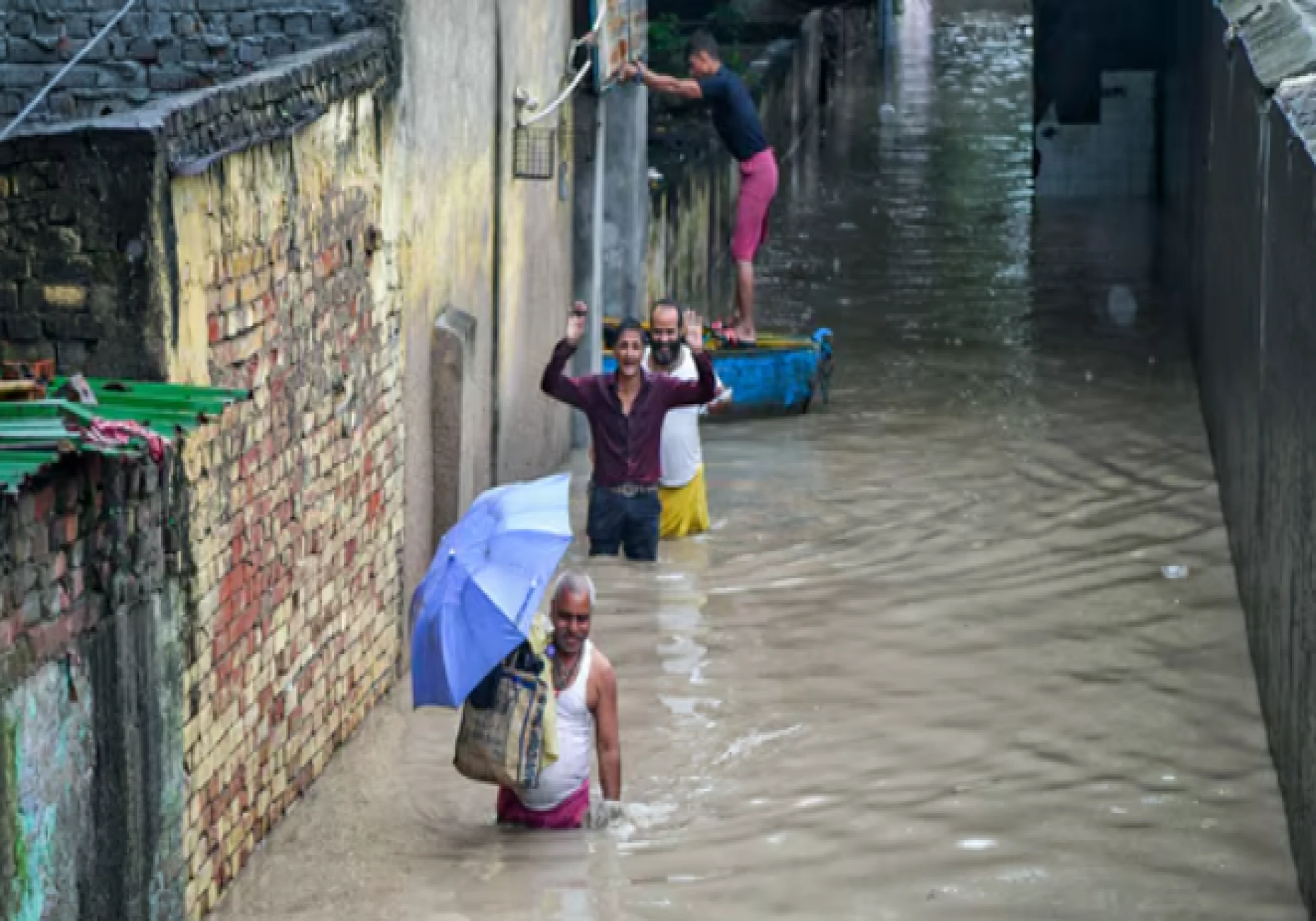 Schools in Noida, Chandigarh Shut Amid Heavy Rains; Flood Alert in J&K and Himachal Schools in Noida, Chandigarh Shut Amid Heavy Rains; Flood Alert in J&K and Himachal