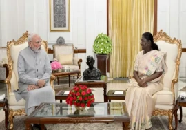 PM Modi Meets President Droupadi Murmu at Rashtrapati Bhavan