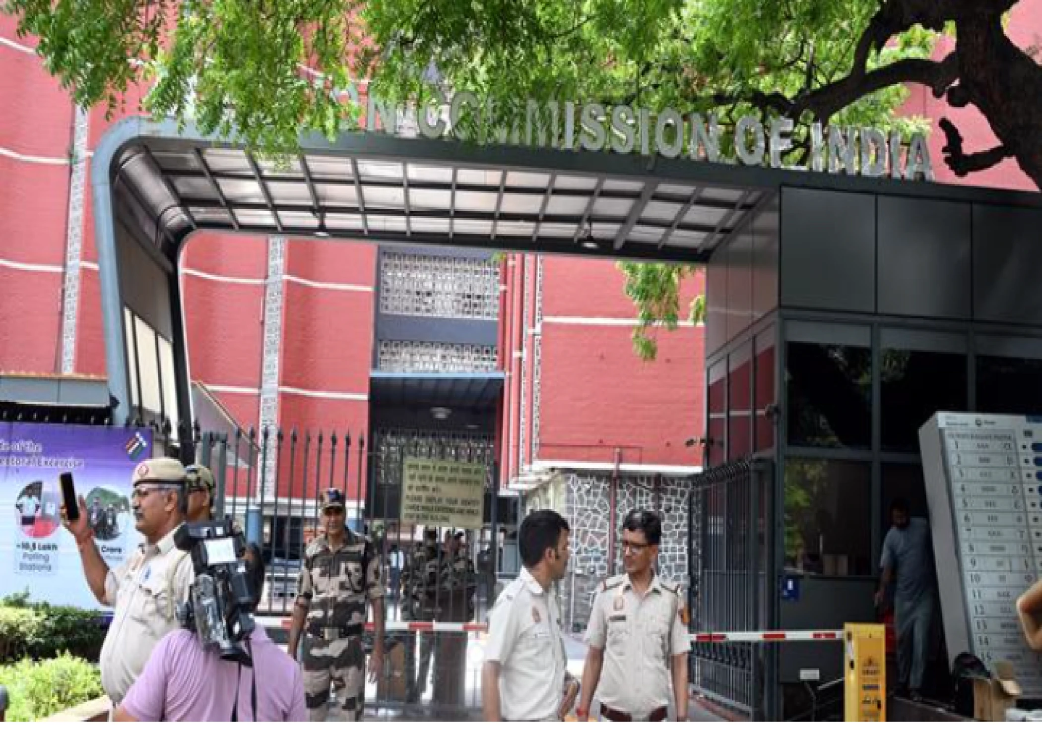 ECI Responds to Rahul Gandhi’s Allegations of Vote Theft