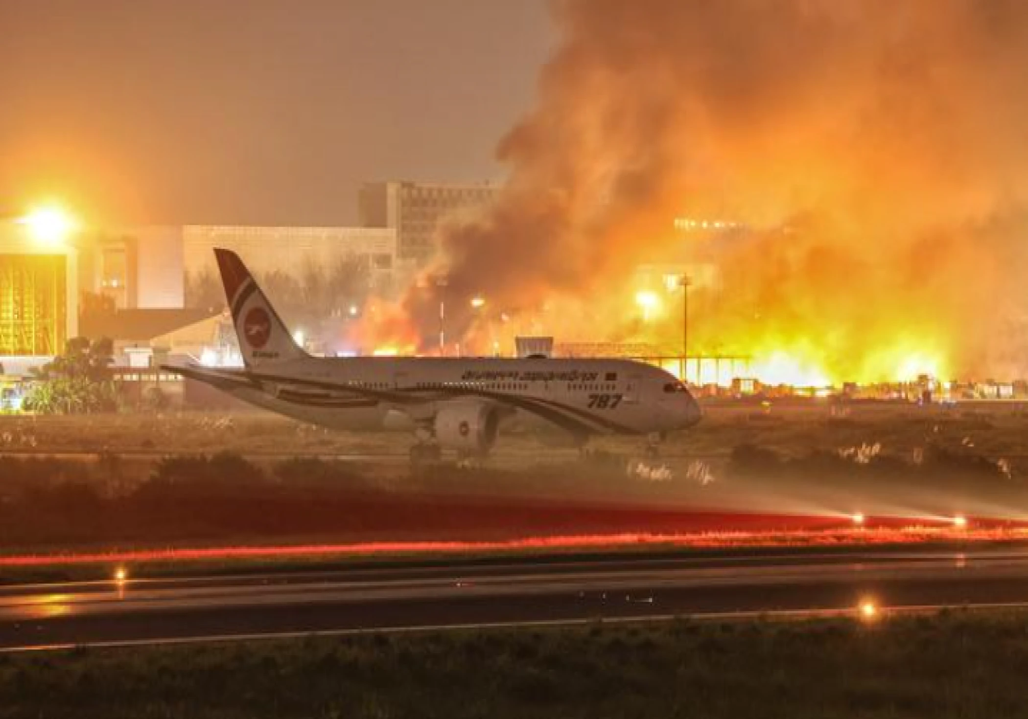 Massive Fire Erupts Near Dhaka Airport, Flight Operations Suspended Massive Fire Erupts Near Dhaka Airport, Flight Operations Suspended
