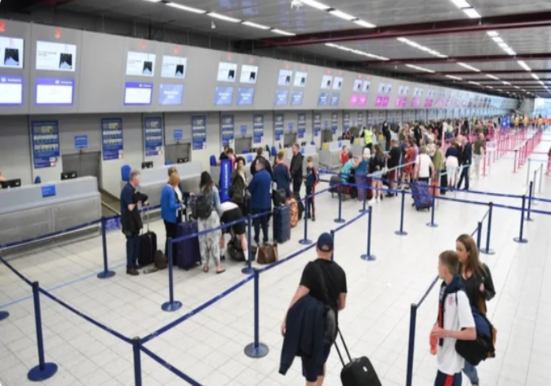 US Air Traffic Controllers Struggle Amid Government Shutdown