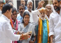 NDA Crosses Half-Way Mark in Early Trends, Mahagathbandhan Struggles