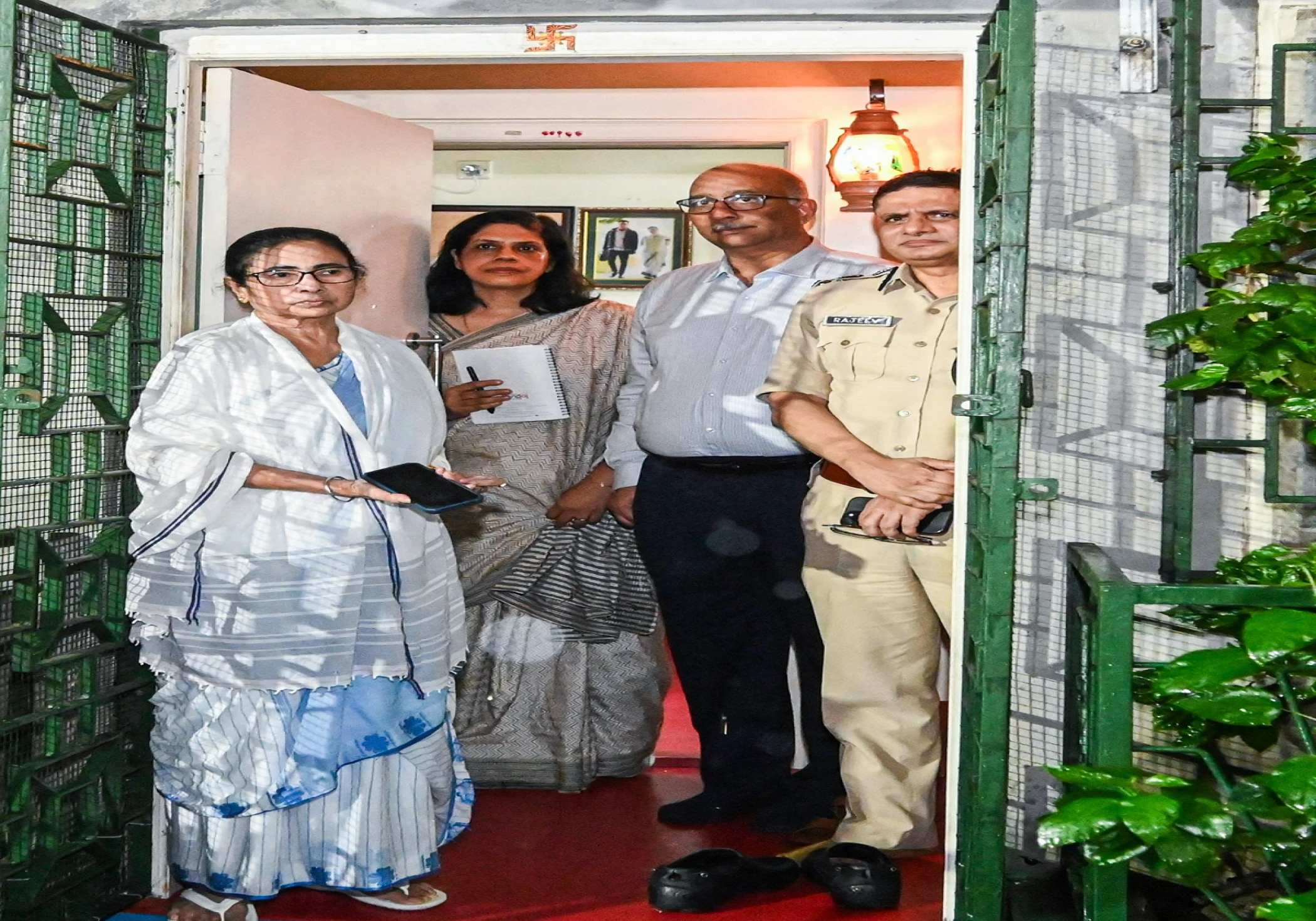 Mamata Banerjee Holds Urgent Meeting with Doctors on Kolkata Rape-Murder, Vows Swift Justice and Enhanced Safety Measures Mamata Banerjee Holds Urgent Meeting with Doctors on Kolkata Rape-Murder, Vows Swift Justice and Enhanced Safety Measures
