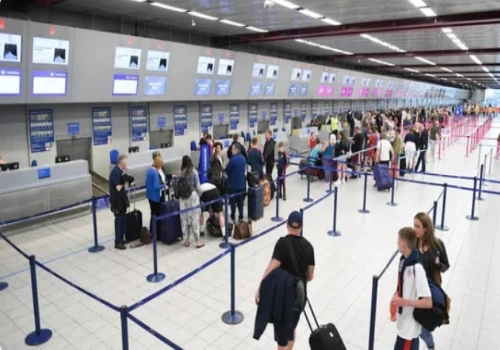 US Air Traffic Controllers Struggle Amid Government Shutdown