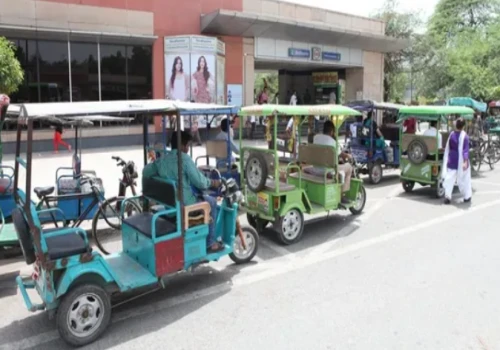 5-Year-Old Accidentally Crushes Toddler Cousin with E-Rickshaw in Delhi