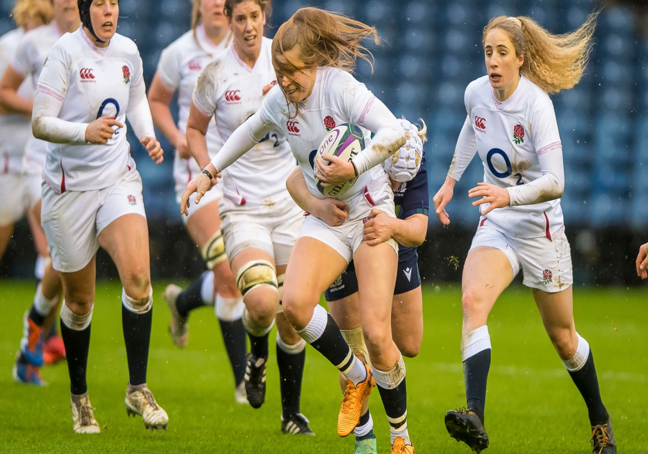 In the Women's Six Nations, England defeats Scotland in eight tries. In the Women's Six Nations, England defeats Scotland in eight tries.