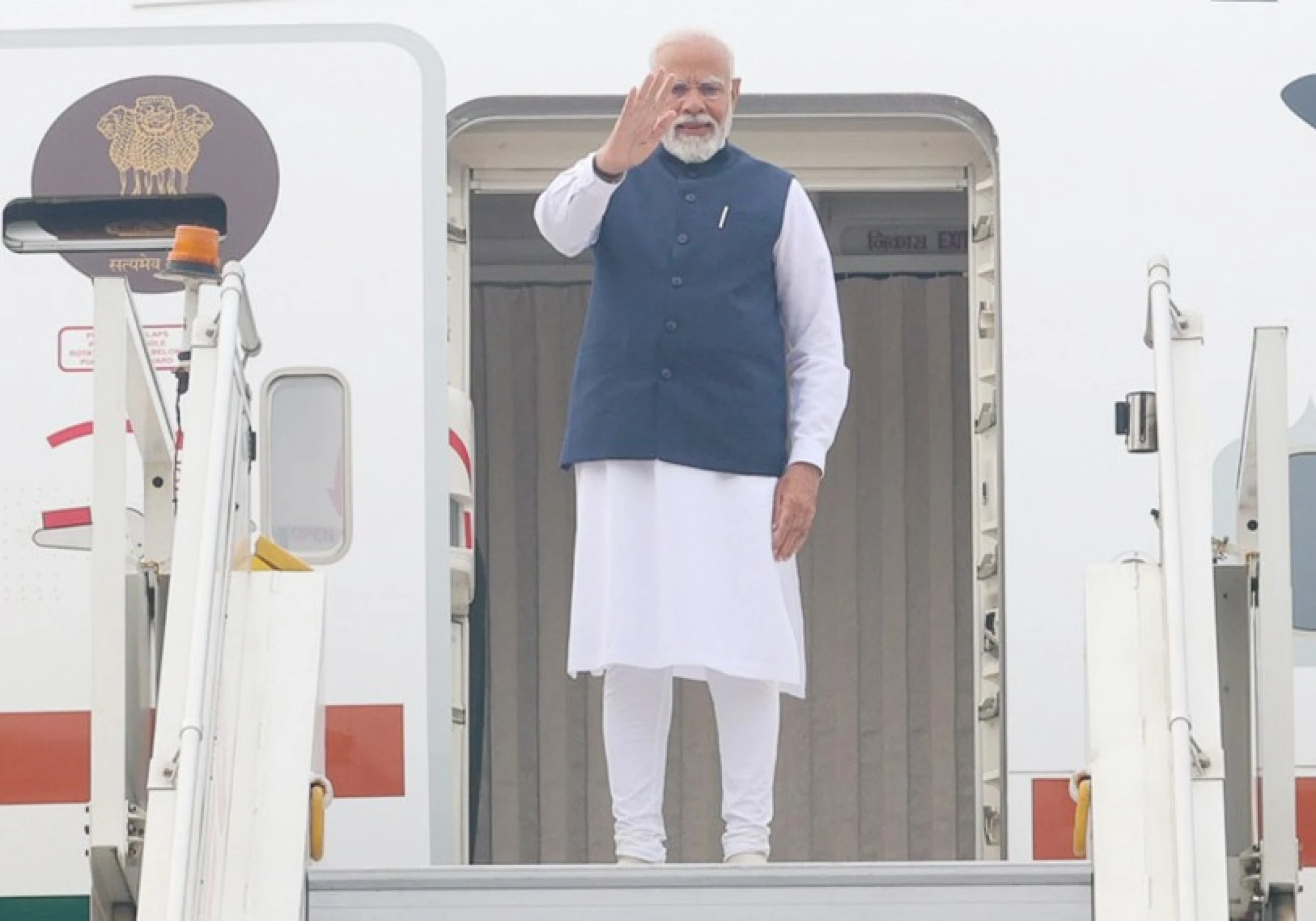 PM Modi Begins Kuwait Visit to Strengthen Bilateral Ties and Engage Indian Diaspora PM Modi Begins Kuwait Visit to Strengthen Bilateral Ties and Engage Indian Diaspora