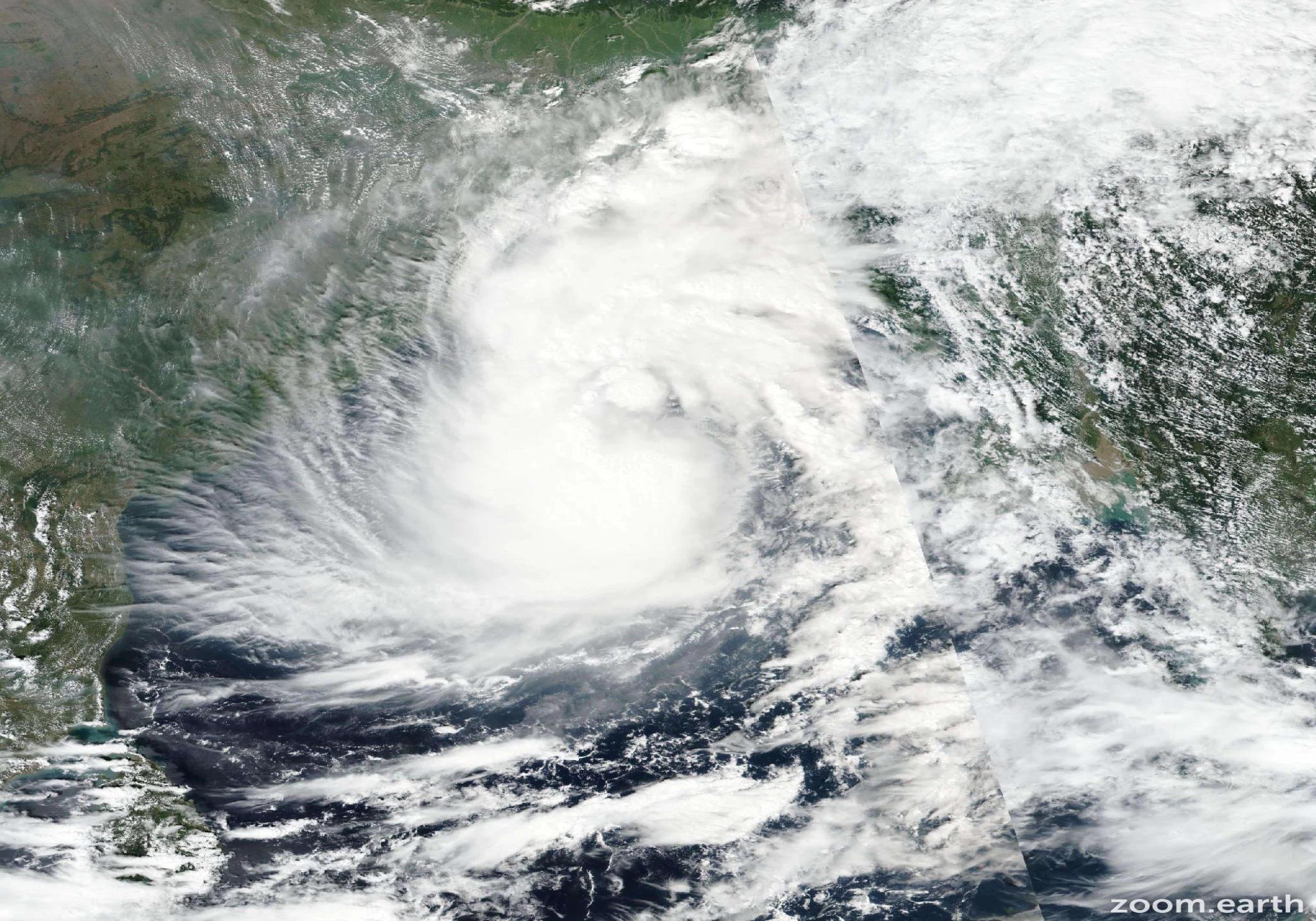 Cyclone Dana: Over 200 Trains Cancelled, Flights Suspended as Odisha, Bengal Brace for Landfall Cyclone Dana: Over 200 Trains Cancelled, Flights Suspended as Odisha, Bengal Brace for Landfall
