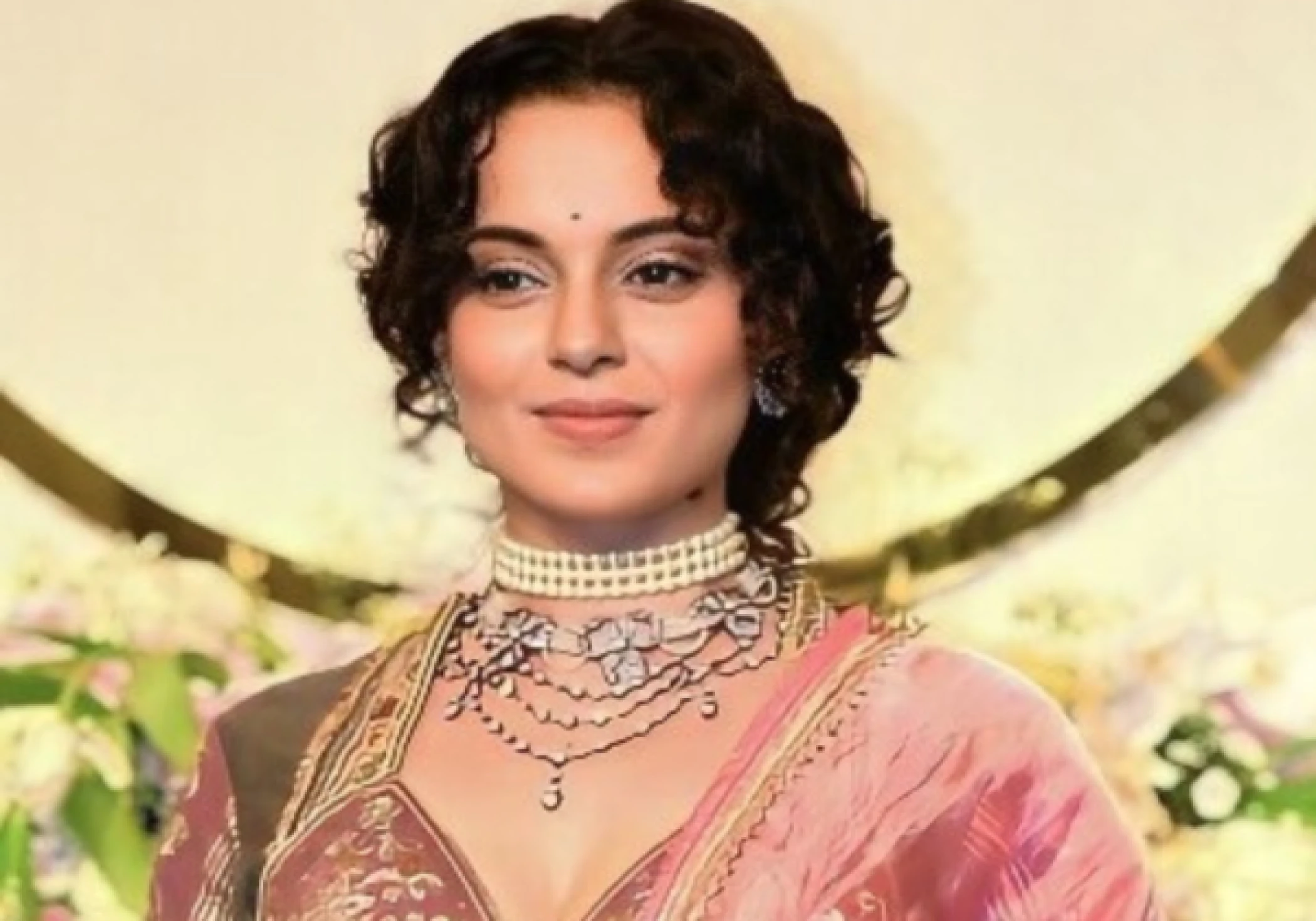 Kangana Ranaut Allegedly Slapped by Security Staff at Chandigarh Airport - Latest News Kangana Ranaut Allegedly Slapped by Security Staff at Chandigarh Airport - Latest News