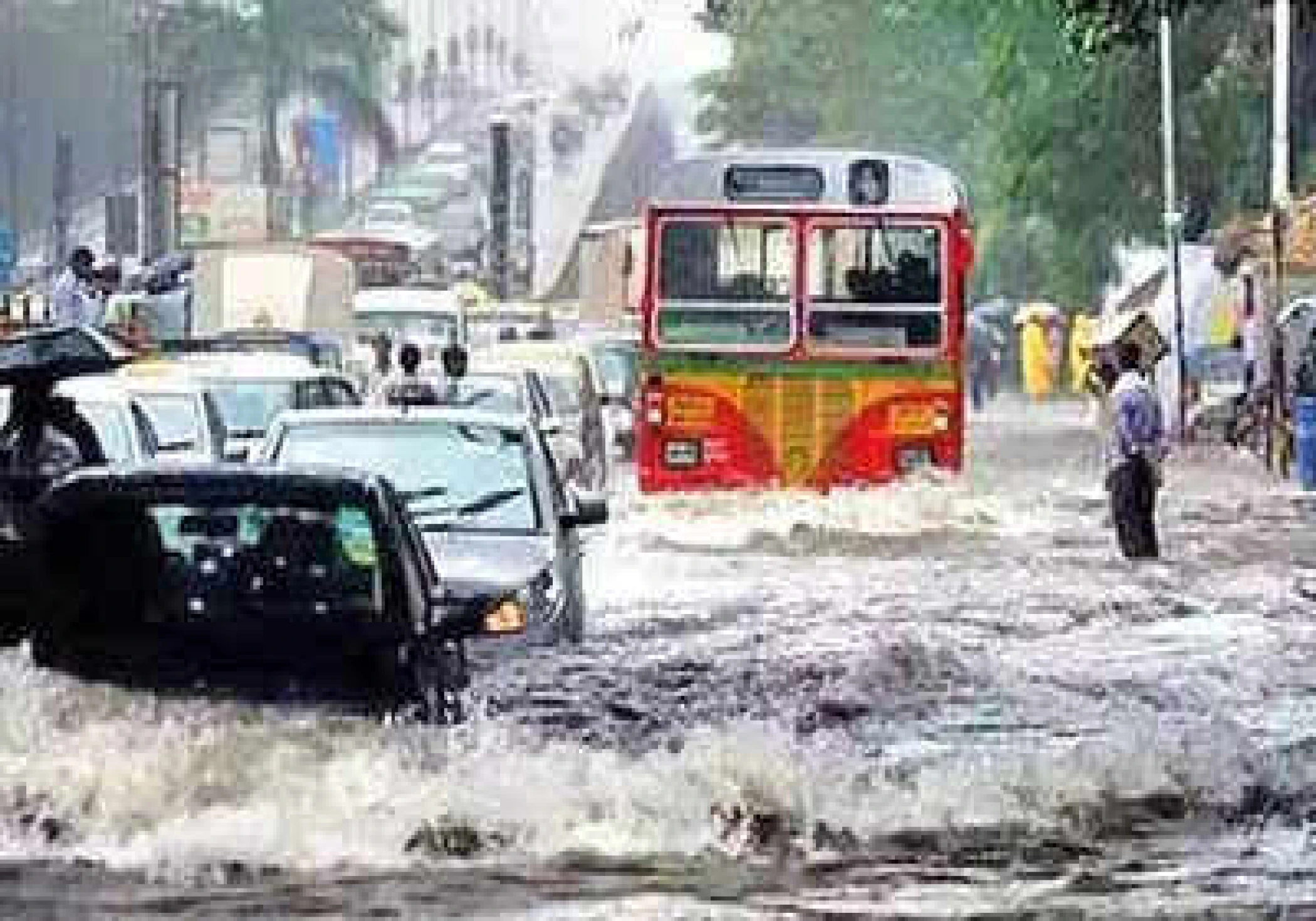 Mumbai Rain Updates: ‘Red Alert’ Issued Today, Local Trains Face Delays Amid Waterlogging Mumbai Rain Updates: ‘Red Alert’ Issued Today, Local Trains Face Delays Amid Waterlogging