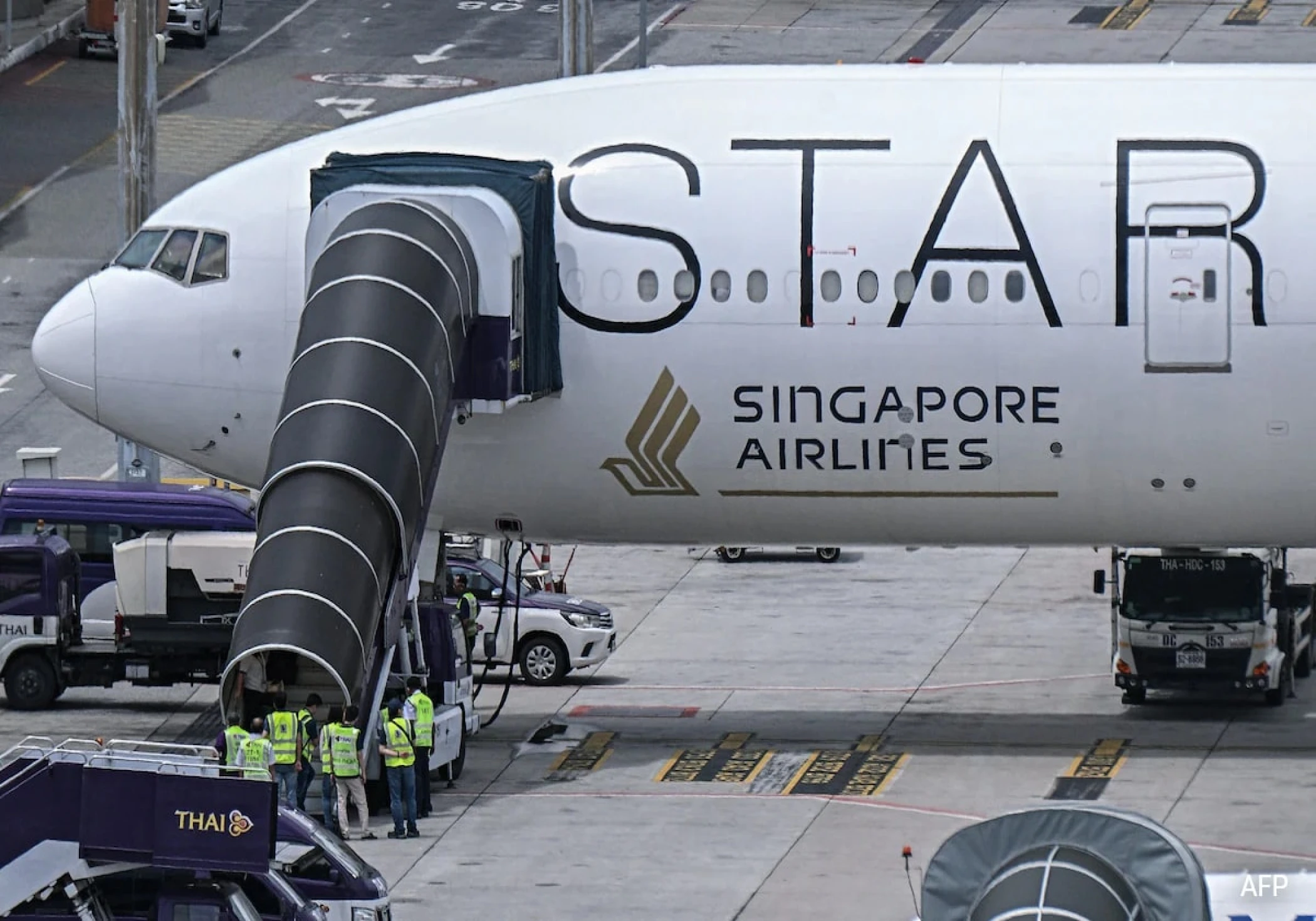 Singapore Airlines Bolsters Safety After Turbulence Incident Singapore Airlines Bolsters Safety After Turbulence Incident