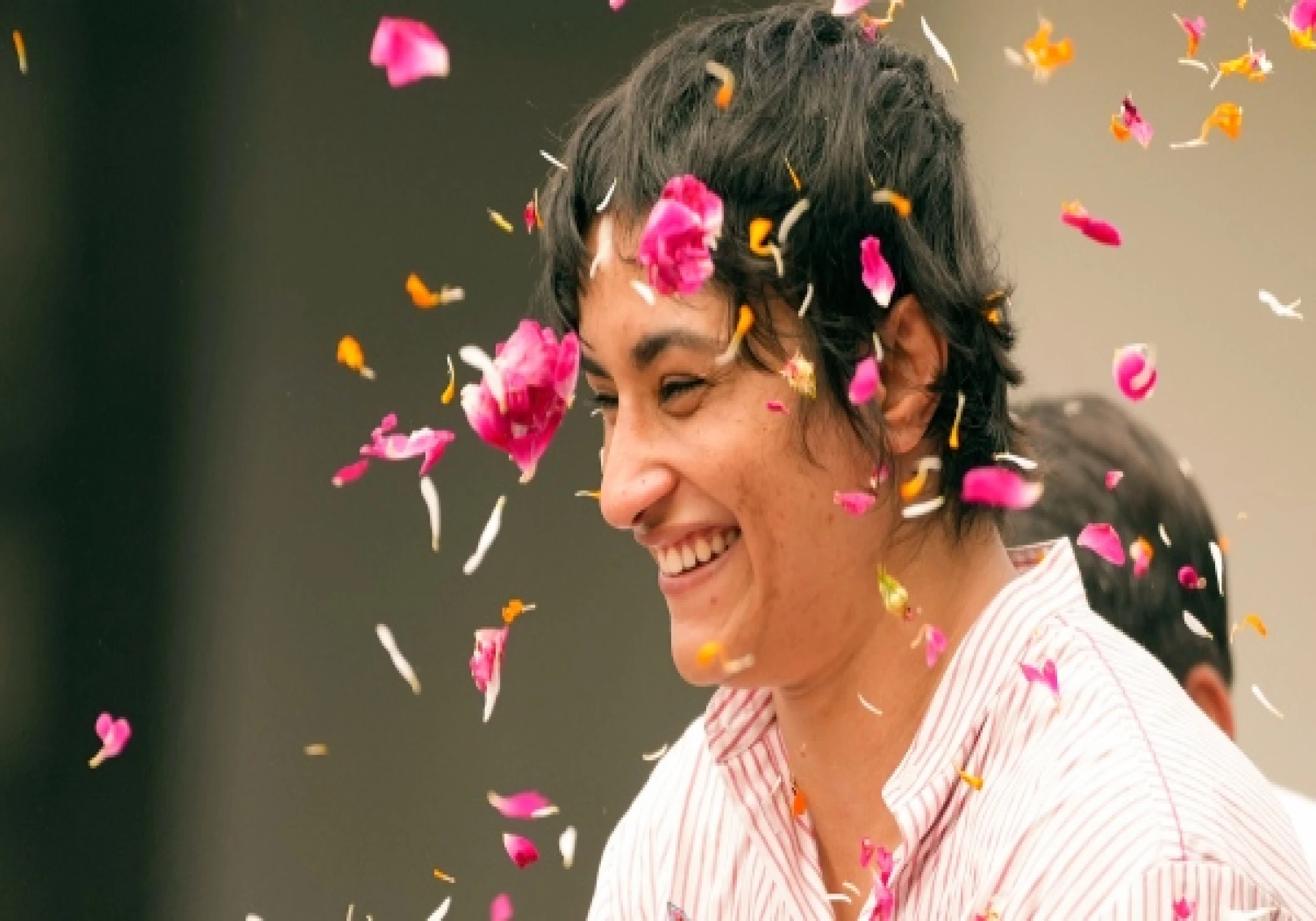 Vinesh Phogat Receives Hero's Welcome in Delhi After Olympic Heartbreak Vinesh Phogat Receives Hero's Welcome in Delhi After Olympic Heartbreak
